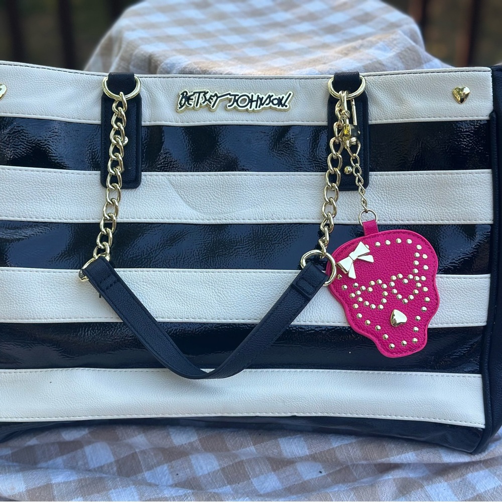 Betsey Johnson Black and White Tote with Pink Skull Charm - Picture 2 of 8